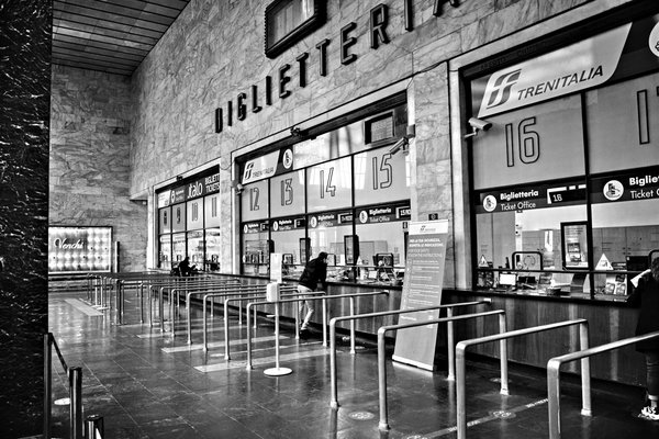 Comment les politiques gouvernementales affectent-elles le tourisme international ?